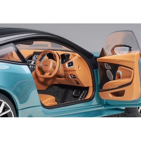 Autoart 1/18 Aston Martin DBS Superleggera
