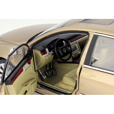 Welly 1/18 Volkswagen Phaeton 2010