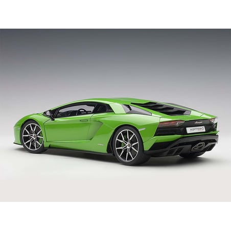 1:18 Lamborghini Aventador S (AUTOart)