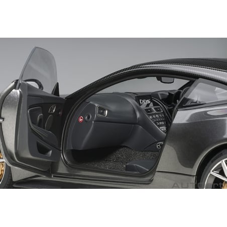 Autoart 1/18 Aston Martin DBS Superleggera