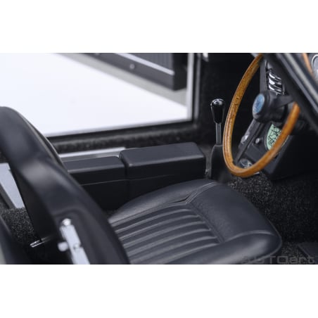 Autoart 1/18  Aston Martin DB5 James Bond Sean Connery Goldfinger 1964 with weapons