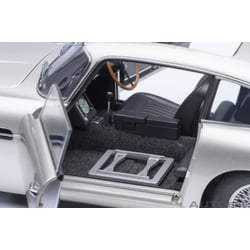 Autoart 1/18  Aston Martin DB5 James Bond Sean Connery Goldfinger 1964 with weapons