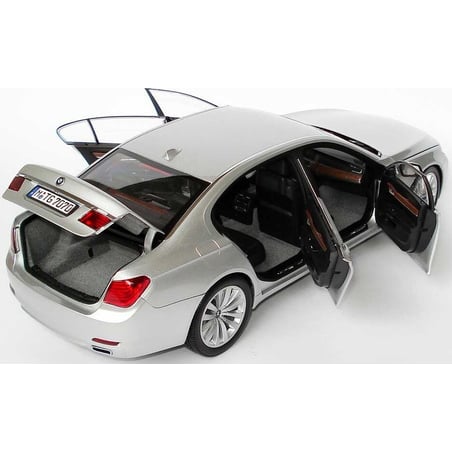 Kyosho 1/18 BMW 7 series F02