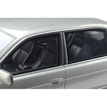 Otto Mobile 1/18 BMW E38 750 IL 1995 James Bond 007