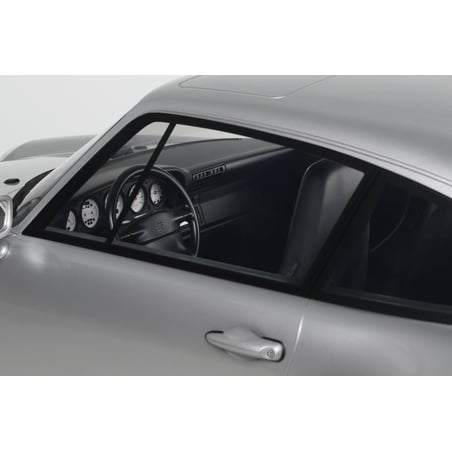 GT Spirit 1/8  Porsche 911 [993) Carrera 4S 1995