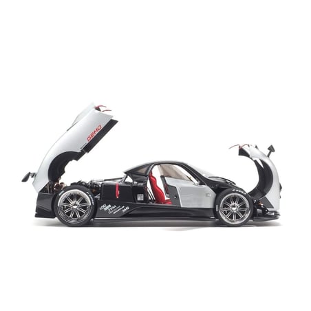 Almost Real 1/18 Pagani Zonda F 2005