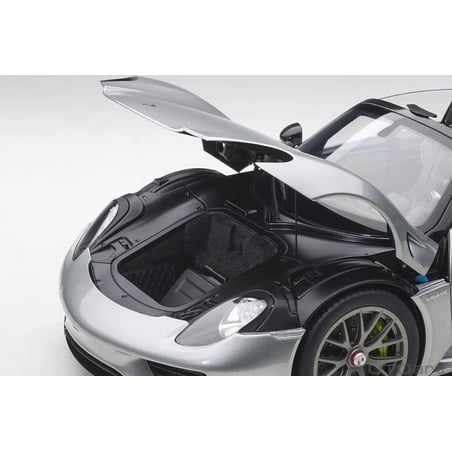 Autoart 1/18 Porsche 918 Spyder Weissach Package 2013