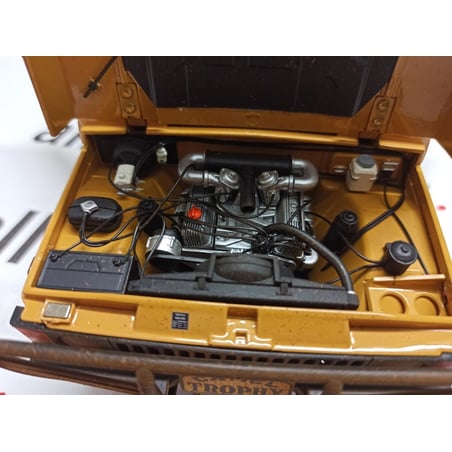 Almost Real 1/18 Land Rover Range Rover “Camel Trophy” Papua New Guinea 1982 Dirty Edition