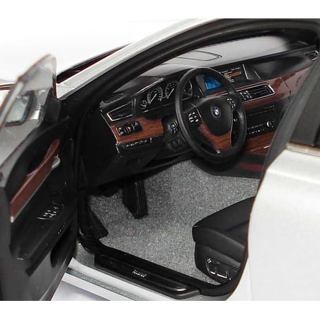 Kyosho 1/18 BMW 7 series F02