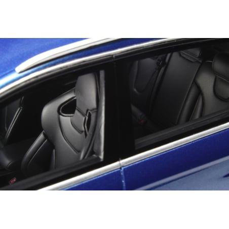 1/18 Audi A4 RS4 Avant 2013