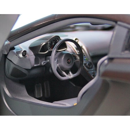 Minichamps 1/18 McLaren MP4-16C 2011