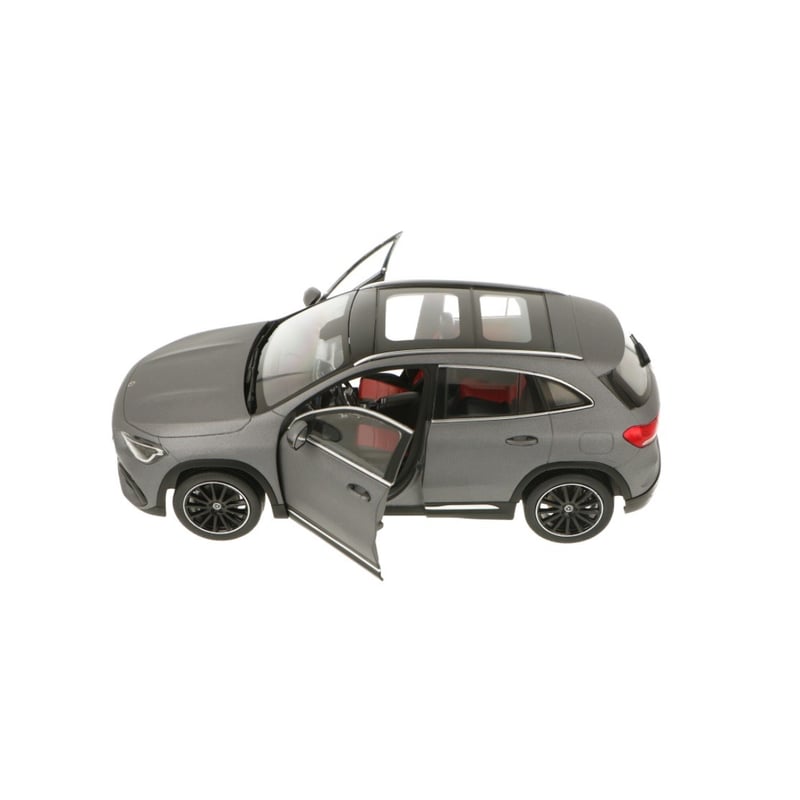 Modellino Z Models 1:18 Mercedes GLA AMG Line H247 Argento Iridio 2020, Concessionaria - Foto 2