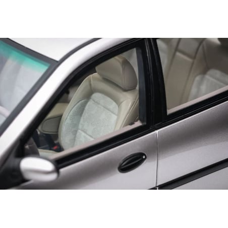 Otto Mobile 1/18 Renault Laguna V6 3.0 Baccara 1996