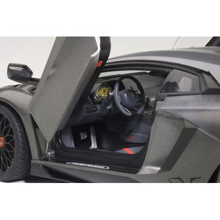 1:18 Lamborghini Aventador LP 750-4 SV (AUTOart)