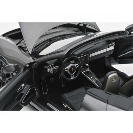 Schuco 1/18 Porsche 911 Carrera GTS Corvertible