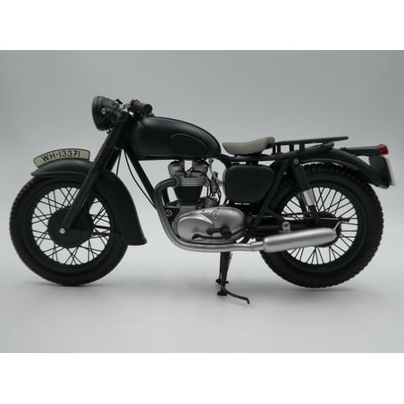 1:12 Triumph TR6 from the Movie: The Great Escape with Steve McQueen (Minichamps)