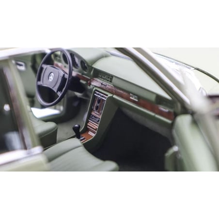 Norev 1/18 Mercedes-Benz 450 SEL US Spec 1979 TV Series "Dallas" (1978-1991) J.R. Ewing