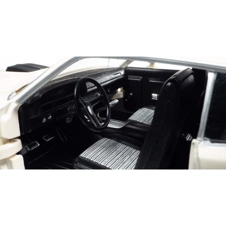 Autoworld 1/18 Ford Torino GT Class of 1971