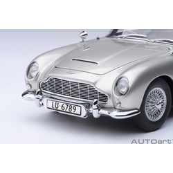 Autoart 1/18  Aston Martin DB5 James Bond Sean Connery Goldfinger 1964 with weapons