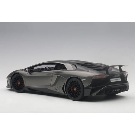 1:18 Lamborghini Aventador LP 750-4 SV (AUTOart)