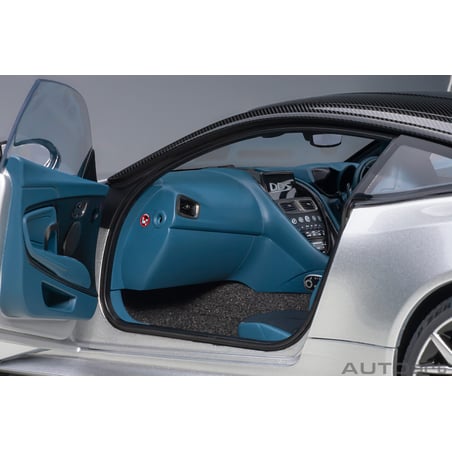 Autoart 1/18 Aston Martin DBS Superleggera