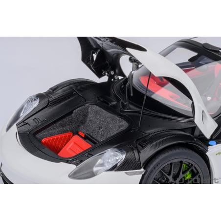 Autoart 1/18 Porsche 918 Spyder Weissach Package 2013