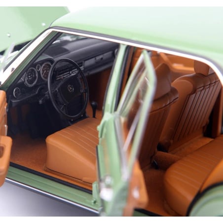 Norev 1/18 Mercedes Benz 200 (W115) 1973