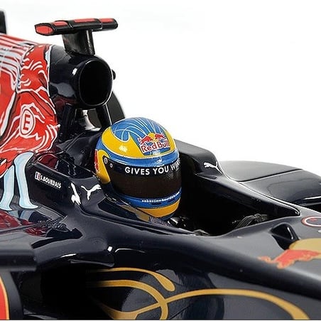 Minichamps 1/18 Scuderia Toro Rosso STR4 2009 No.11 S.Bourdais