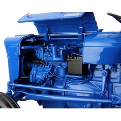 Universal Hobbies 1/16 Fordson Super Dexta New Performance 1963