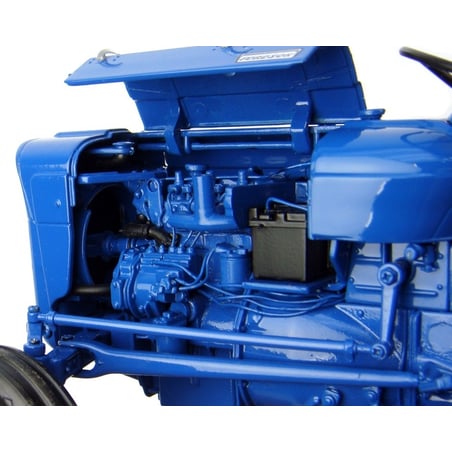 Universal Hobbies 1/16 Fordson Super Dexta New Performance 1963