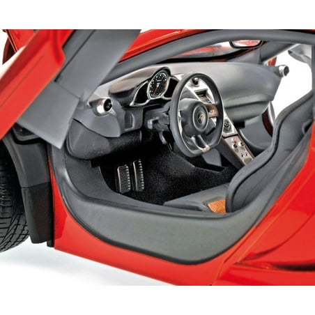 Minichamps 1/18 McLaren MP4-16C 2011