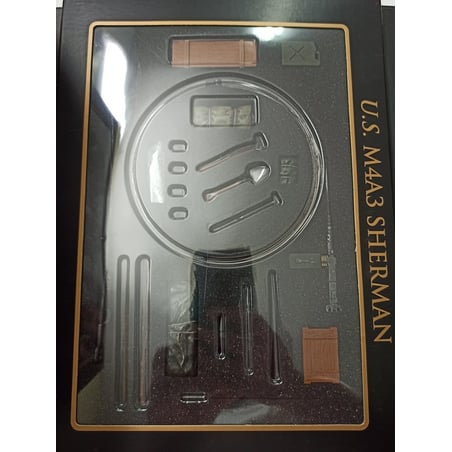 Forces of Valor 1/16 U.S. Sherman M4A3N D-Day Commemorative (with Crew and Accessories)