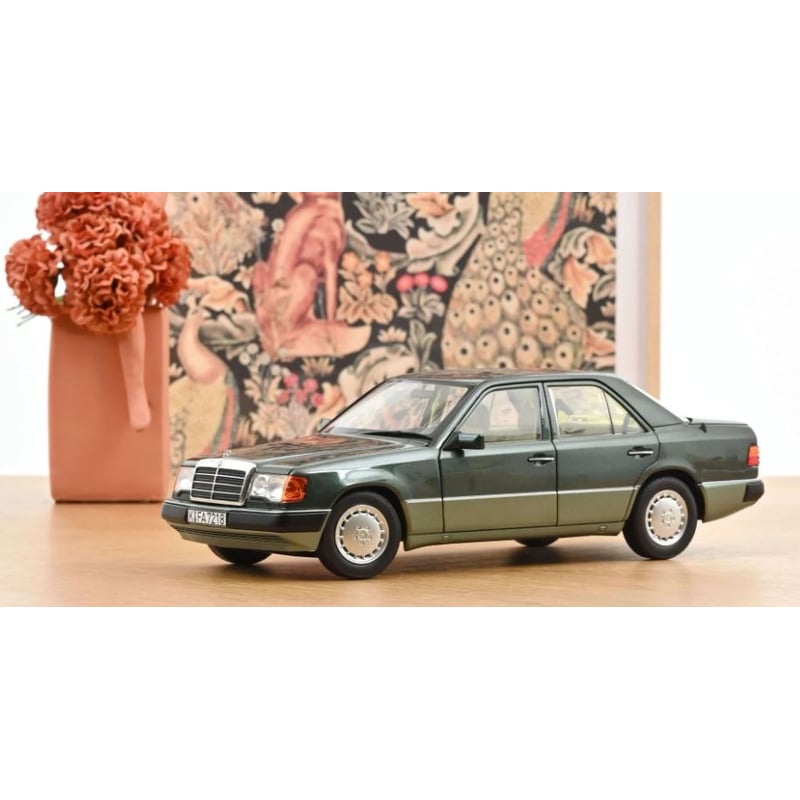 Norev 1/18 Mercedes Benz  E Class 230E (W124) 1990