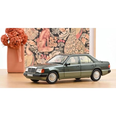 Norev 1/18 Mercedes Benz  E Class 230E (W124) 1990