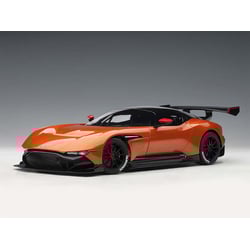 AUTOart 1/18 Aston Martin...
