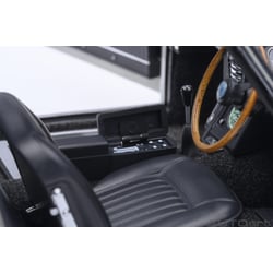 Autoart 1/18  Aston Martin DB5 James Bond Sean Connery Goldfinger 1964 with weapons