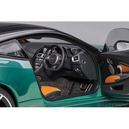 Autoart 1/18 Aston Martin DBS Superleggera
