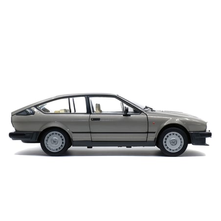 1:18 1:18 ALFA ROMEO GTV 6 1984