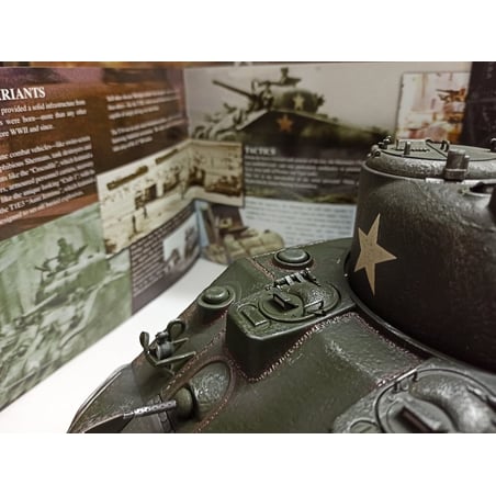 Forces of Valor 1/16 U.S. Sherman M4A3N D-Day Commemorative (with Crew and Accessories)