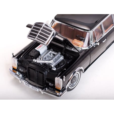 1/18 Mercedes Benz 600 Pullman 1966