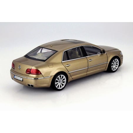 Welly 1/18 Volkswagen Phaeton 2010