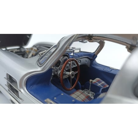 CMC 1/18 Mercedes-Benz 300 SLR Uhlenhaut Coupé, 1955, with  Rudolf Uhlenhaut figurine Limited Edition 500pcs