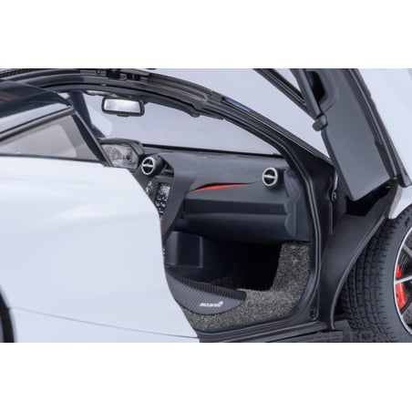 Autoart 1/18 McLaren 720S 2017