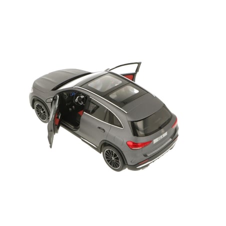 Z Models Dealer Pack 1/18 Mercedes Benz GLA Class (H247) 2020