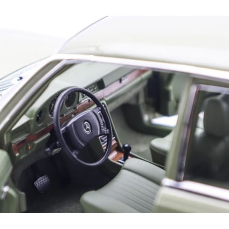 Norev 1/18 Mercedes-Benz 450 SEL US Spec 1979 TV Series "Dallas" (1978-1991) J.R. Ewing