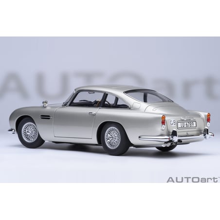 Autoart 1/18  Aston Martin DB5 James Bond Sean Connery Goldfinger 1964 with weapons