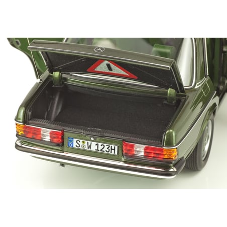 1:18 MERCEDES BENZ 200 W123 (1980-1985)