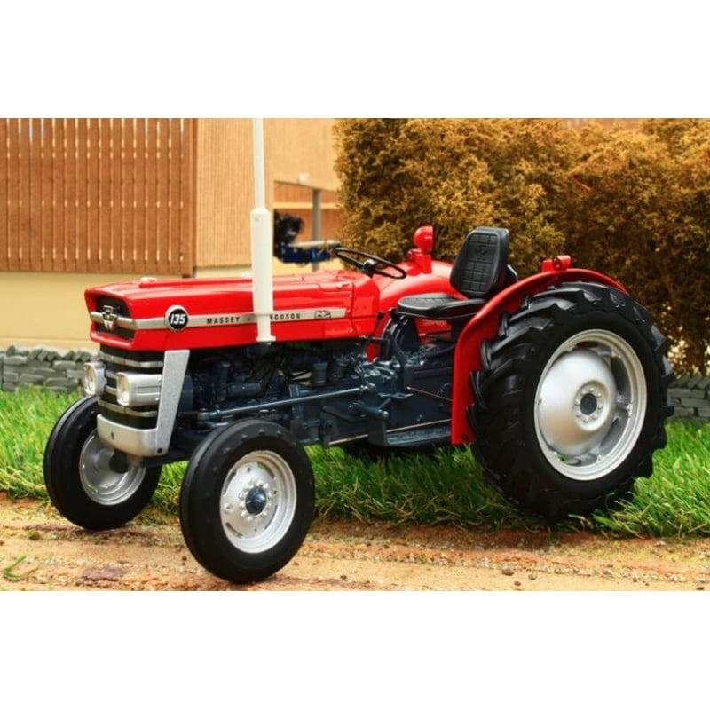 Universal Hobbies 1/16 Massey Ferguson 135 Tractor Banner Lane Museum Version