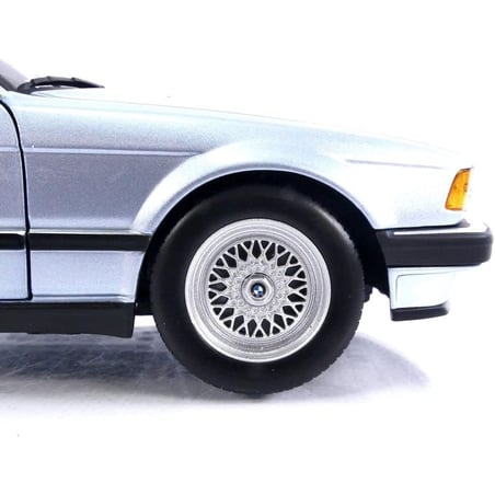 Minichamps 1/18 BMW 7 Series 730i (E32) 1986