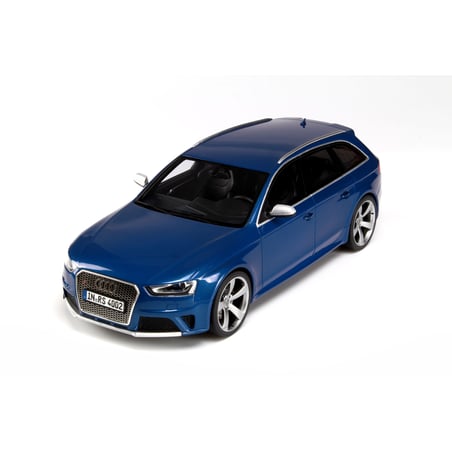 1/18 Audi A4 RS4 Avant 2013